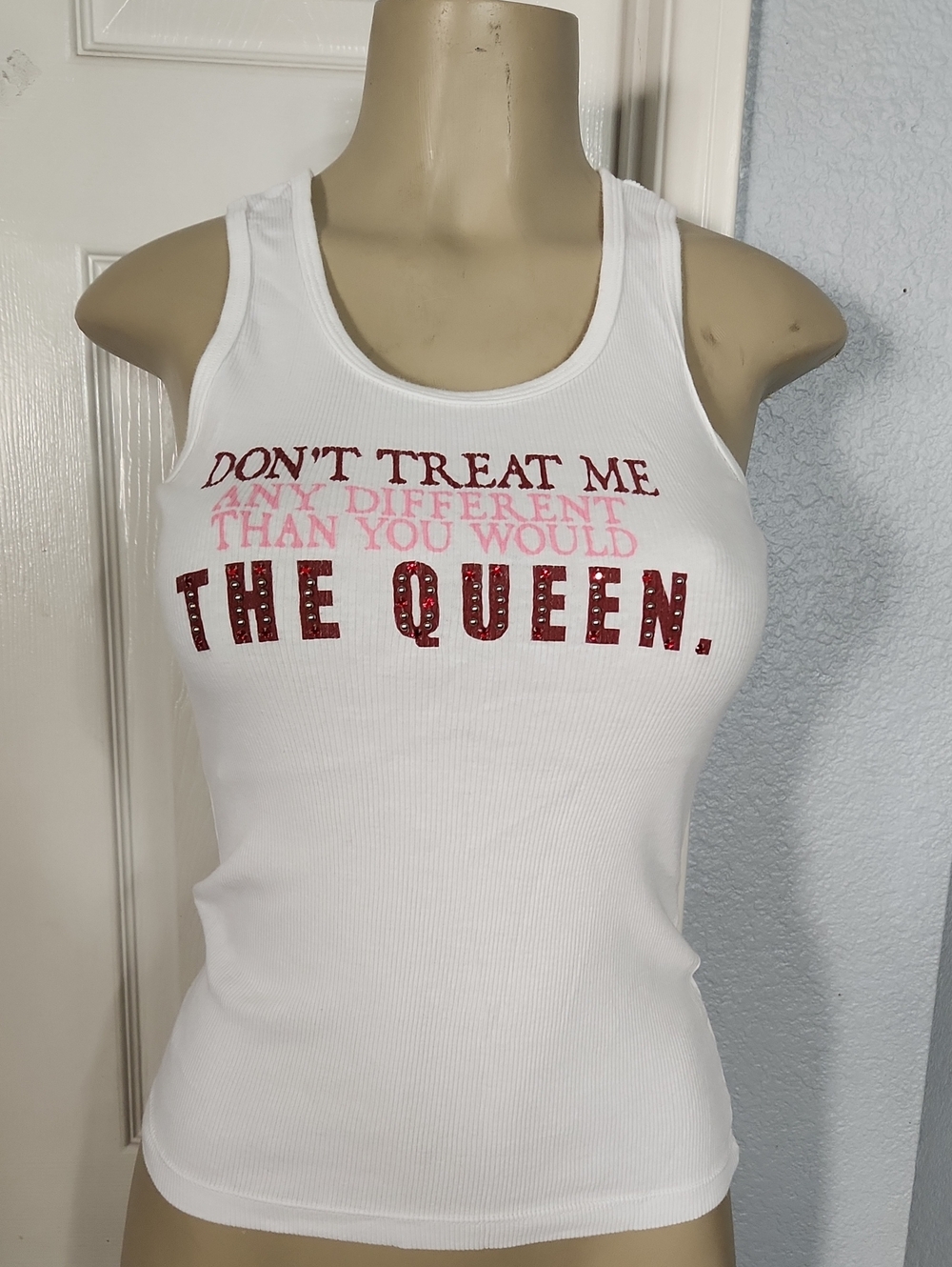 VINTAGE White Ribbed Tank Top with 'The Queen' Graphic stretch
